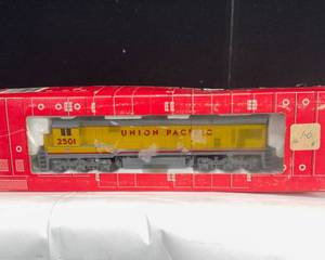 lot 1019 image: Union Pacific 2501 Model Railroad HO Scale Locomotive