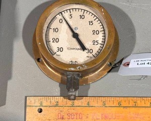 lot 1042 image: Vintage Condor Brand Pressure Gauge