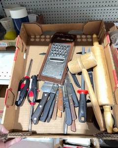 lot 546 image: Box of Kitchen Tools and Utensils