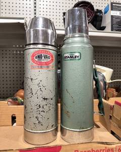 lot 553 image: Set of 2 Vintage Stanley and Uno-Vac Thermoses