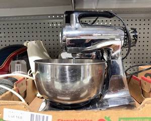 lot 560 image: Hamilton Beach Electric Mixer with Stainless Steel Bowl