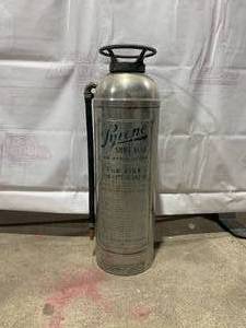 lot 1046 image: Vintage Pyrene Soda-Acid Fire Extinguisher - 2.5 Gallon