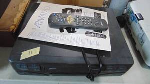 lot 11 image: Zenith VRM4170 VHS Player with Remote