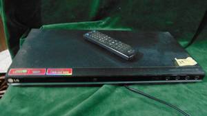 lot 29 image: LG BN898 CDDVD Player with Remote