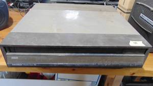 lot 59 image: RCA SeletaVision VideoDisc Player SJI-090