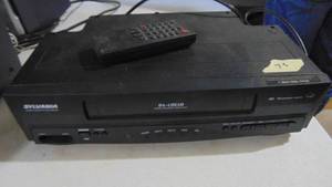 lot 75 image: Sylvania 4 Head VCR 624OVD