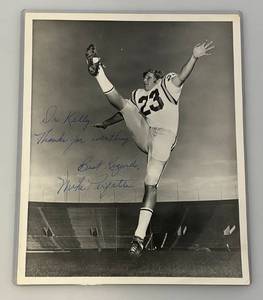 lot 88 image: Minnesota Vikings Mike Perfetti Autographed 8 x 10 Photograph In Protective Sleeve