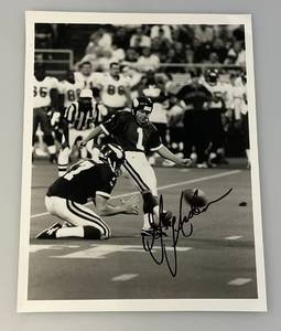 lot 90 image: Minnesota Vikings Gary Anderson Autographed 8 x 10 Photograph In Protective Sleeve