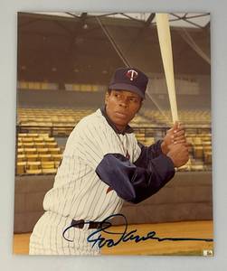 lot 124 image: Minnesota Twins ROD CAREW Autographed 8 x 10 Photograph In Protective Sleeve