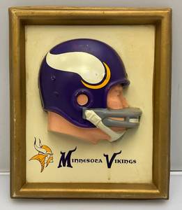 lot 131 image: RARE 1965 MINNESOTA VIKINGS 7 14 x 8 34 Tecnigraph Football Helmet Plaque