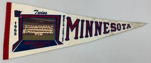 lot 142 image: Vintage 12 x 30 (1965) Minnesota Twins Felt Pennant