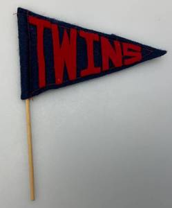 lot 146 image: Very RARE Miniature Felt On Felt Minnesota Twins Pennant On Stick 3 x 5