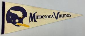 lot 149 image: RARE Vintage 12 x 30 (1960s) Minnesota Vikings Felt Pennant With Single Bar Helmet Art