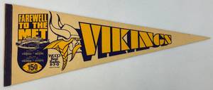 lot 151 image: Vintage 12 x 30 (1981) Minnesota Vikings Farewell To The Met Pennant
