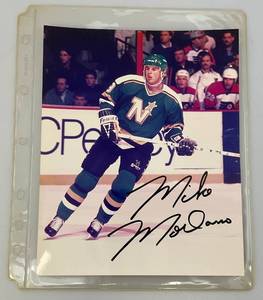 lot 193 image: Autographed Minnesota North Stars (Mike Modano)  8 x 10 Photograph