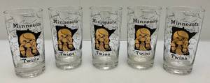 lot 215 image: 1964 Minnesota Twins Baseball Glass Cups With Gold And Black Print (Set Of 5)