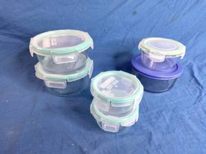 lot 229 image: Snapware and Pyrex Storage Containers