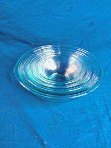 lot 185 image: Pyrex Bowls