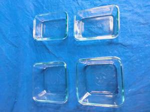 lot 184 image: 4 Piece Pyrex Baking Set