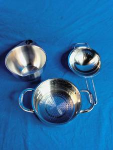 lot 183 image: 3 Piece Cooking Set - Pampered Chef, Cuisinart, and More.