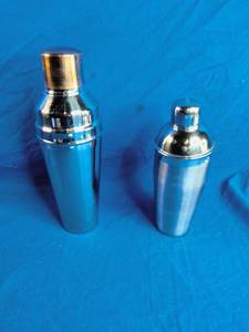 lot 180 image: 2 Cocktail Shakers