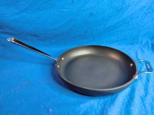lot 177 image: 12 All-Clad Pan