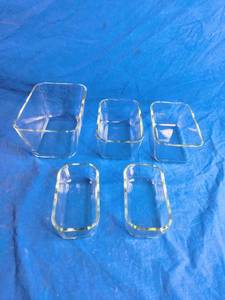 lot 174 image: 5 Glass Oven Dishes