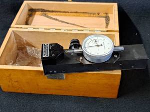 lot 8 image: Mueller Gages Co Dial Indicator Bore Gage Set with Wooden Case