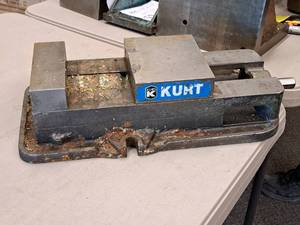 lot 46 image: 6 Machining Vise - Kurt D675