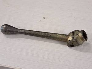 lot 105 image: 10 Machining Tool Handle