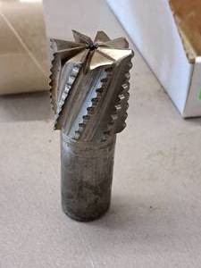 lot 184 image: 1-34 End Mill Cutting Bit - Royal Beloit M42MSW16