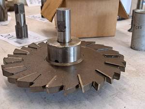 lot 198 image: 9 Milling Cutter and Arbor