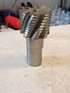 lot 197 image: 2 End Mill Cutting Tool