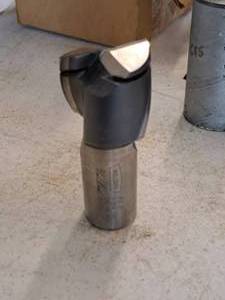 lot 195 image: 1-34 End Mill Tool - Weldon Uni-Lead D90 HS B56-8
