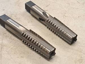 lot 299 image: Lot of (2) Windell 1-5 10 degree Mod. HS Threaded Taps  Assorted 119694