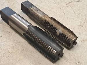 lot 300 image: Lot of (2) Vermont 1-18-7NC14 Threaded Taps  Assorted