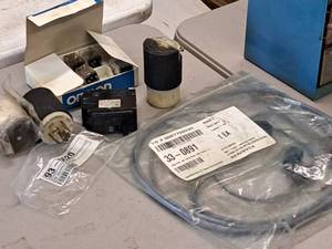 lot 341 image: Lot of (6) Assorted Electrical Parts - Plugs, Cables, Breaker Switch