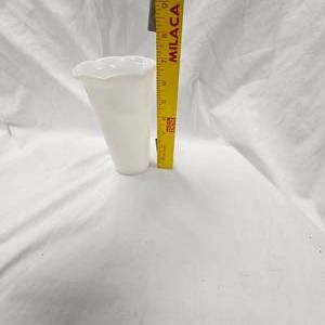 lot 19 image: Itazel Atlas B-17 Milk Glass Vase, Ribbed with Fluted Top 7T, Excellent Shape