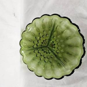 lot 24 image: Vintage Anchor Hocking Fairfield Avacado Green 3 Part RelishCondiment Dish