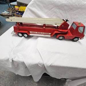 lot 27 image: Nylint Vintage 1960s Arial Hook and Ladder