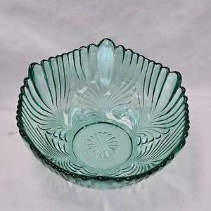 lot 34 image: Fenton Glass Pattern Beauty, Mist Green #9627, 9 Art Glass Console Bowl