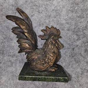 lot 78 image: Vintage Solid Brass Rosster, 3 12T x 3 12 D