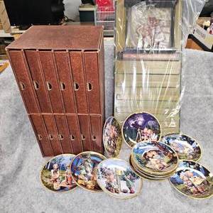 lot 82 image: Haummel Interchangeable Month 5.75 Plate Wooden Wall Calendar