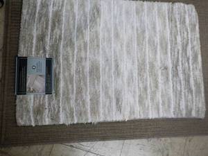 lot 31 image: Luxury Cotton Bath Mat 24 x 36...