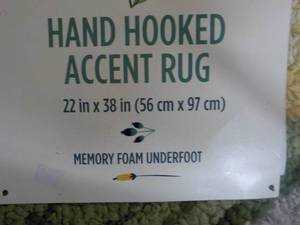 lot 36 image: Hand Hooked Accent Rug 22 x 38...