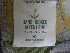 lot 37 image: Hand Hooked Accent Rug 22 x 38...