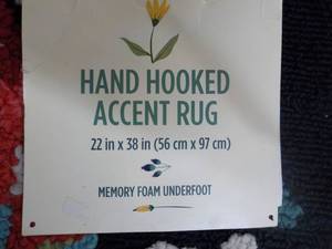 lot 38 image: Hand Hooked Accent Rug 22 x 38...