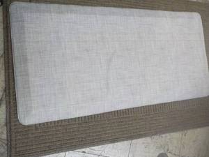 lot 43 image: 20 x 42 Comfort Gel Mat...