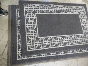 lot 44 image: 2 Accent Rugs 29 x 44...