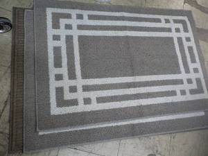 lot 45 image: 2 Accent Rugs 29 x 44...